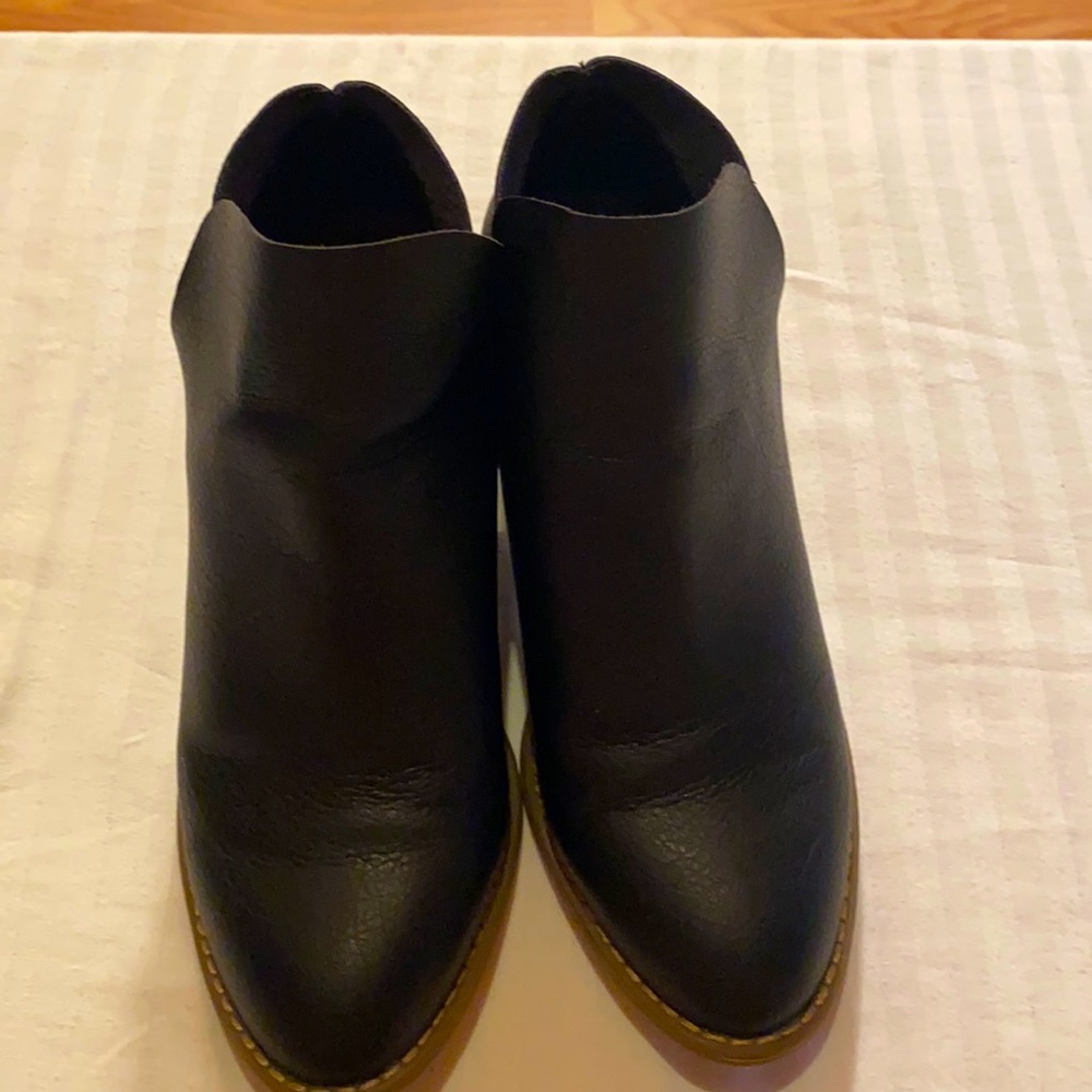 Universal Thread size 8 Women’s Booties, Black